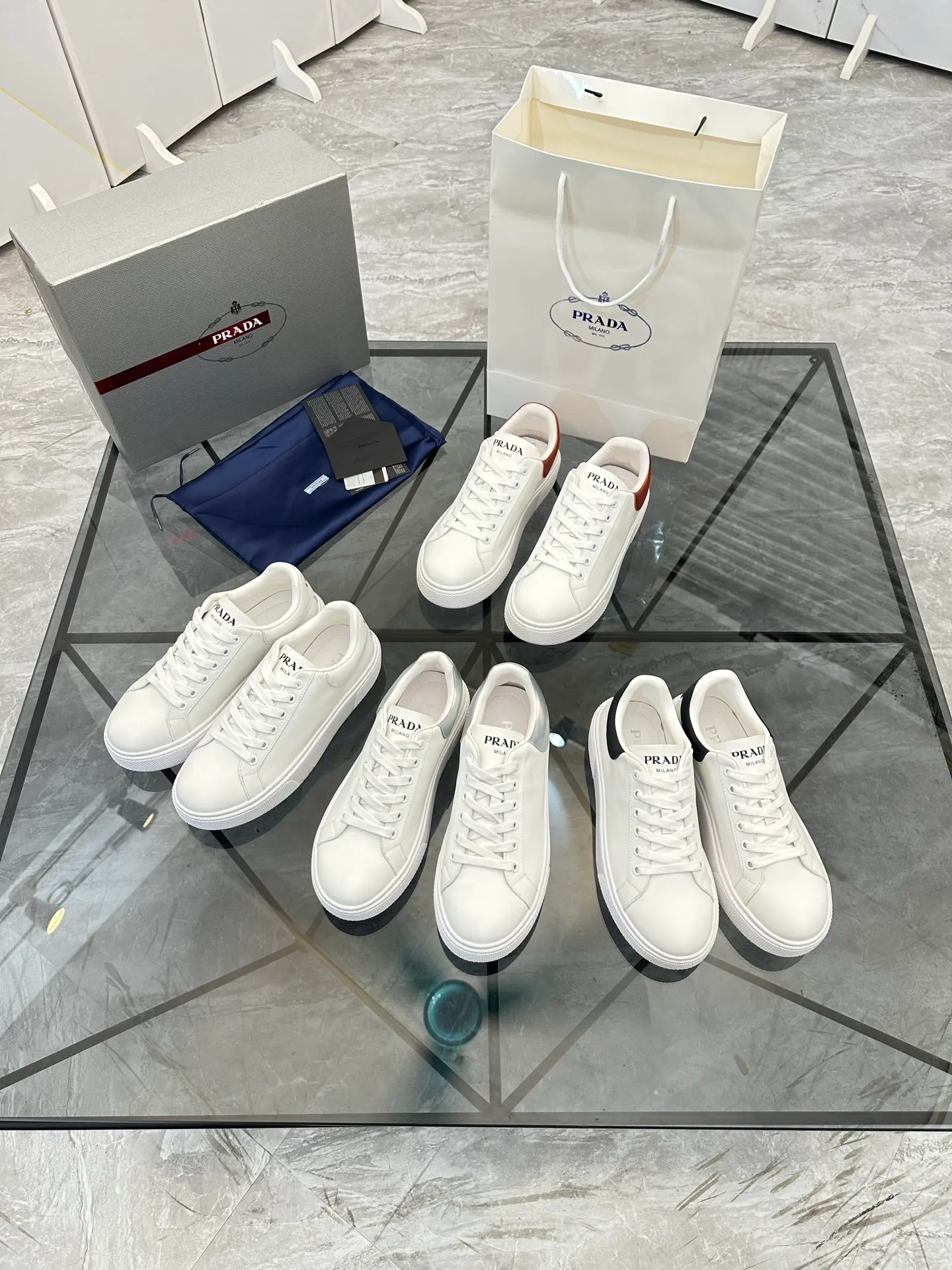 Men's shoes for sale 💰: 💰P520¥ High-end top quality Product trademark: Prada *"Prada*" low-top casual shoes Regular size: 35-45 (can be customized to 46) Couple style Product materials: imported first-layer cowhide leather upper, water-dyed sheep lining, original ultra-light foam outsole. No.: H201